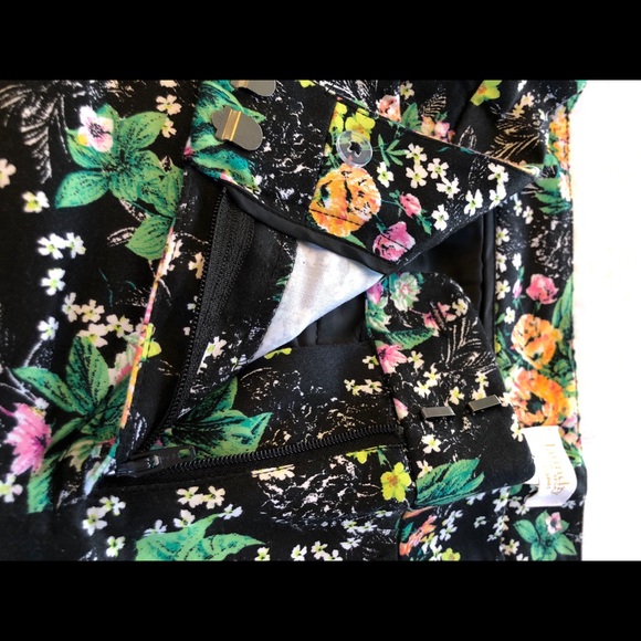 Chinese Laundry floral printed pants - Picture 3 of 7